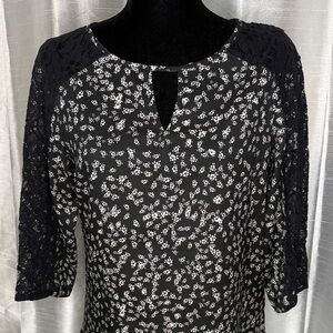 Express Blouse Lace Microfloral 3/4 Sleeve Keyhole Neckline Crewneck Women’s S